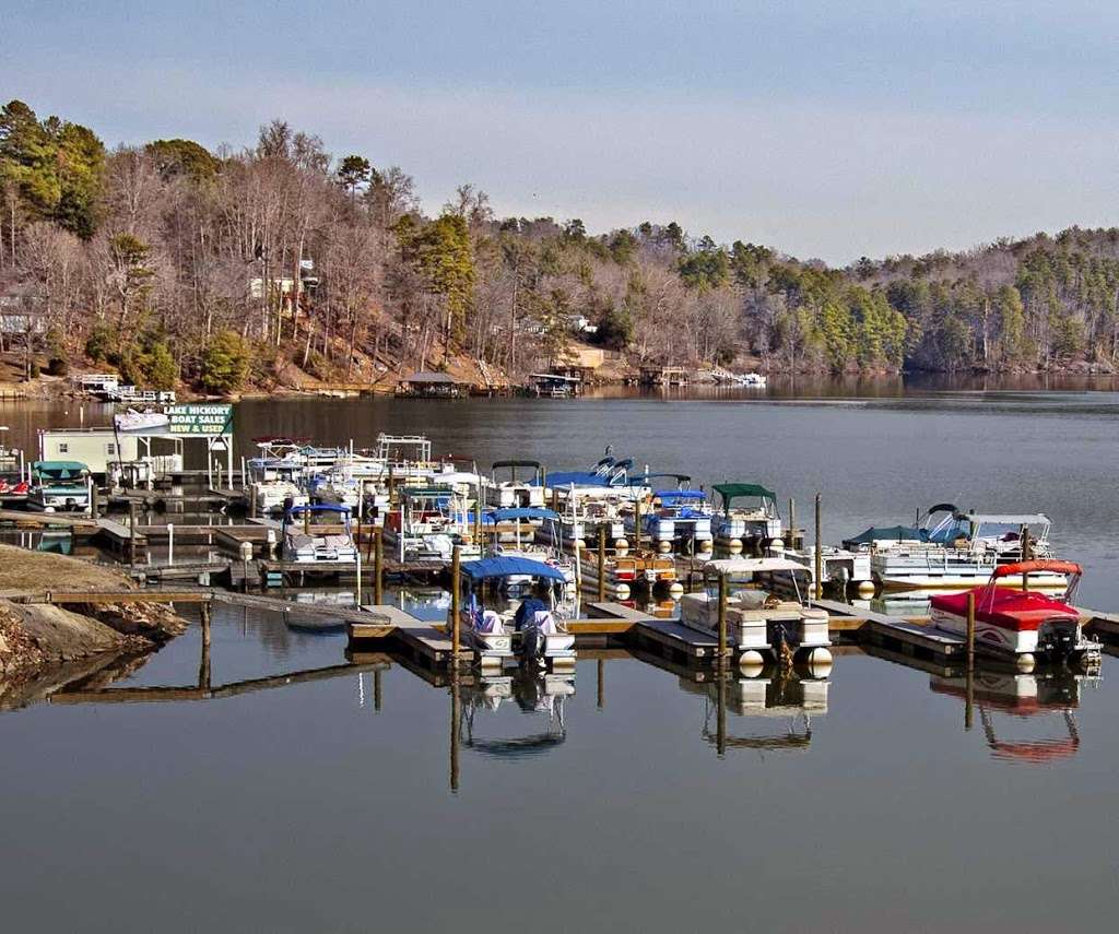 Lake Hickory Marina and Boat Rental | 6706 Limbaugh Ln, Hickory, NC 28601, USA | Phone: (828) 855-2916