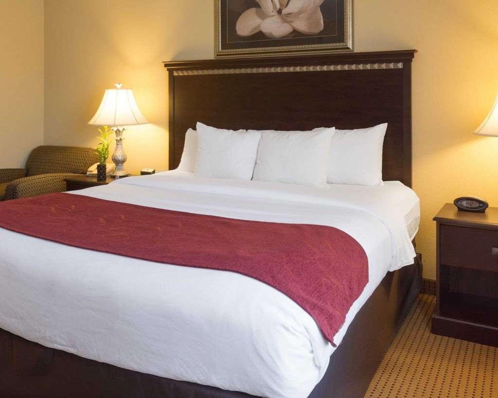 Comfort Suites Fredericksburg North | 541 Warrenton Rd, Fredericksburg, VA 22406 | Phone: (540) 322-4700