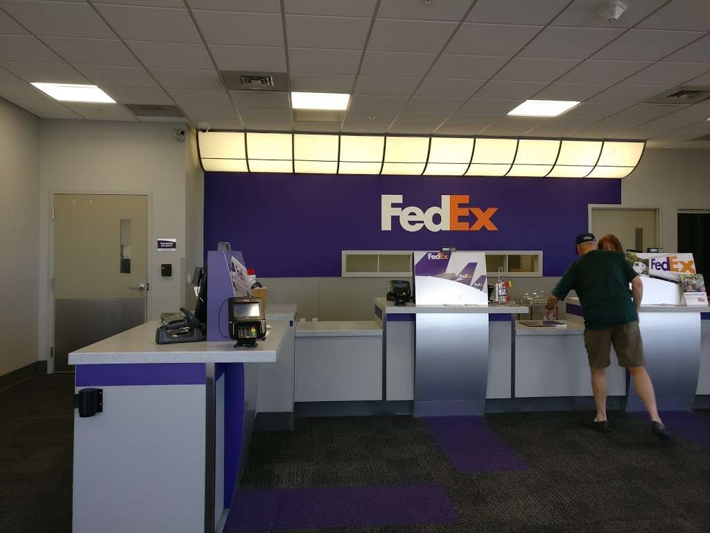 FedEx Ship Center | 9950 E 40th Ave, Denver, CO 80238, USA | Phone: (800) 463-3339