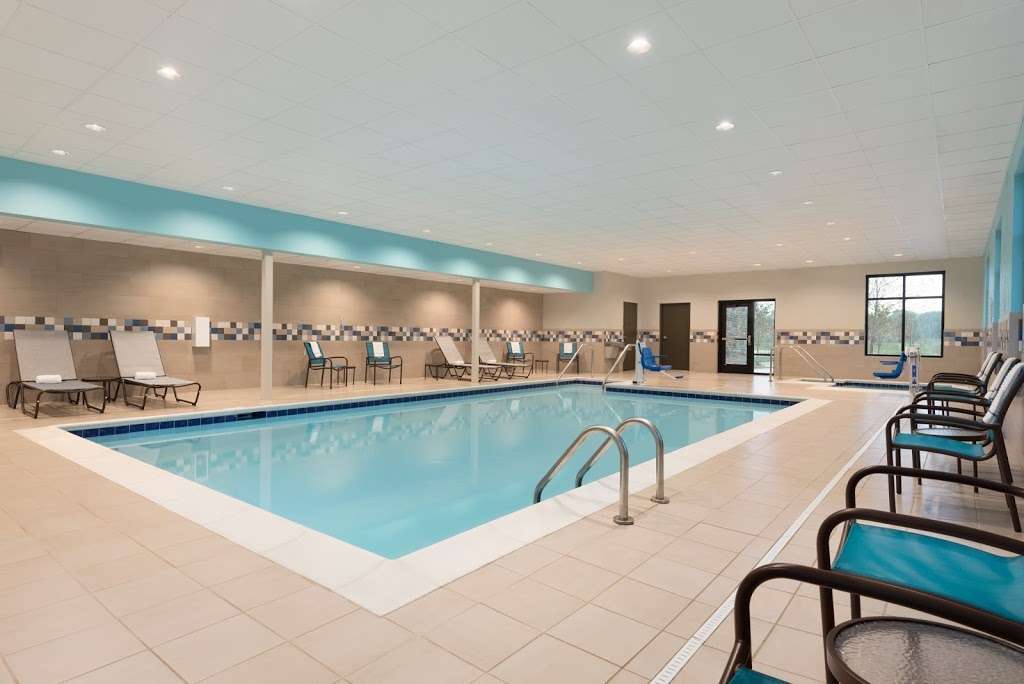 Hampton Inn & Suites Kenosha | 7300 125th Ave, Kenosha, WI 53142 | Phone: (262) 358-9800