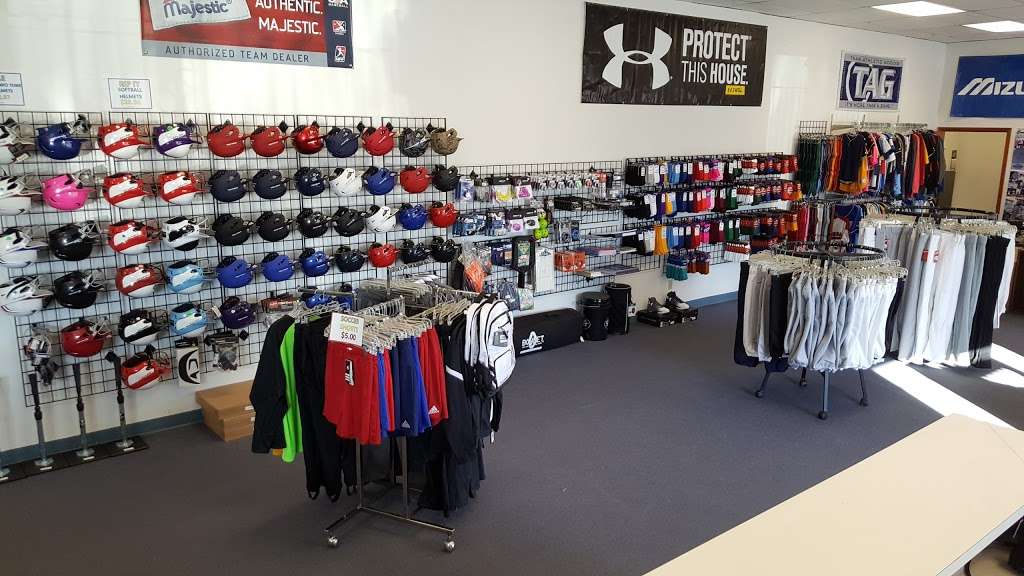 Nill Bros. Sports - Kansas City, Kansas | 2814 S 44th St, Kansas City, KS 66106, USA | Phone: (913) 384-4242