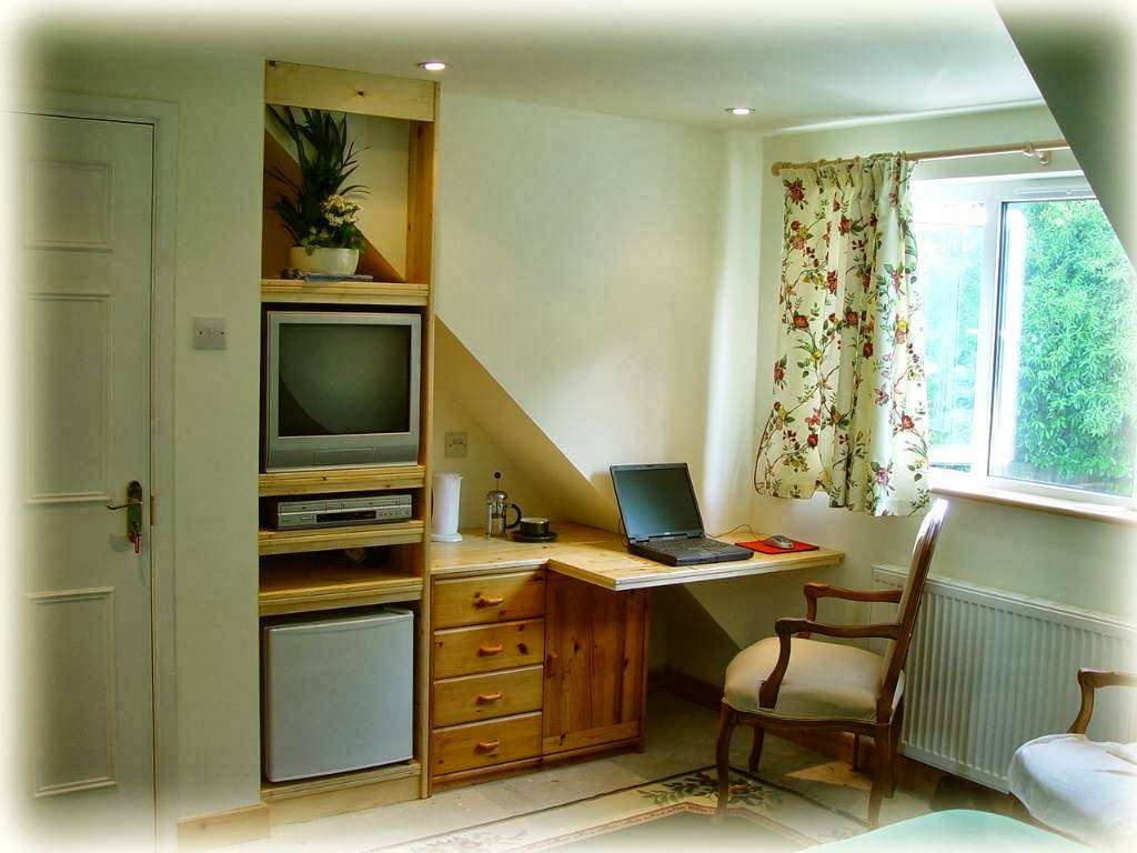 June Cottage Bed & Breakfast | 118 Hartfield Rd, Forest Row RH18 5LY, UK | Phone: 01342 823171