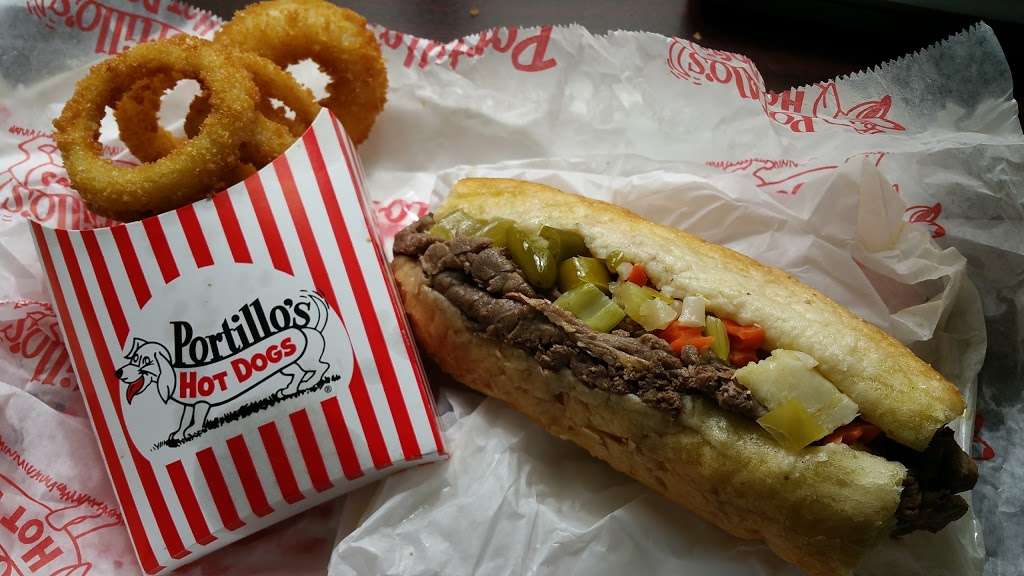 Portillos Hot Dogs | 7195 Kingery Hwy, Willowbrook, IL 60527, USA | Phone: (630) 789-0909