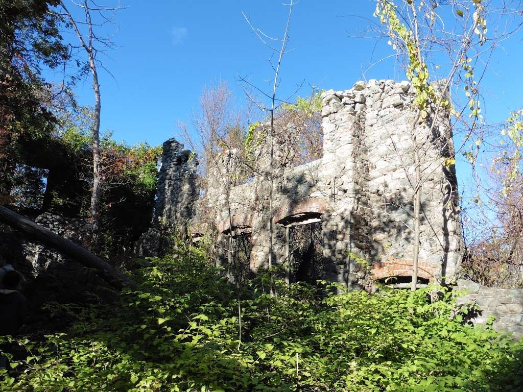 Ramapo Water Tower Ruins | Castle Point Trail, Oakland, NJ 07436, USA