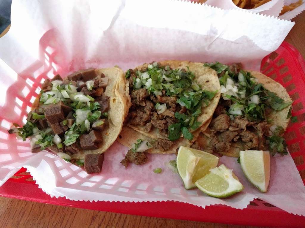 El Comal Tacos | 309 Moen Ave, Rockdale, IL 60436, USA | Phone: (815) 730-9933