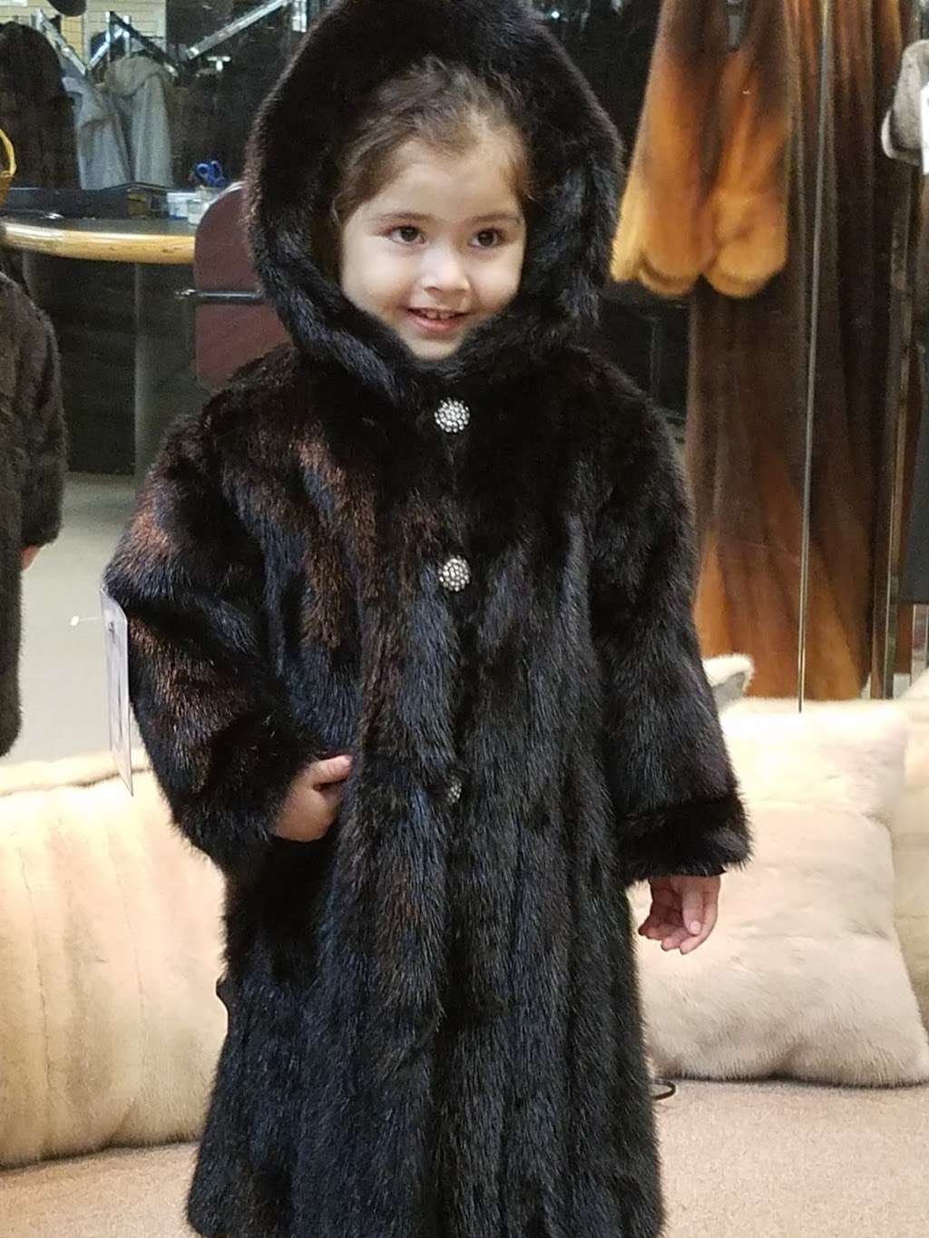 Antonovich Furs | 125 US-46, Totowa, NJ 07512, USA | Phone: (800) 919-3877