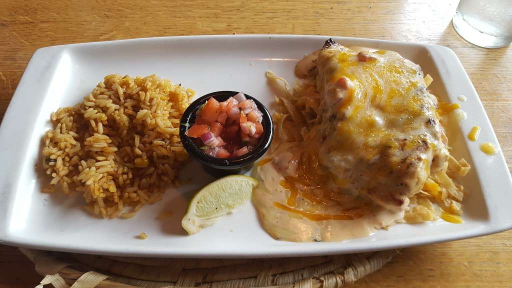 Applebees Grill + Bar | 2126 Gateway Center Dr, Belvidere, IL 61008, USA | Phone: (815) 544-0136