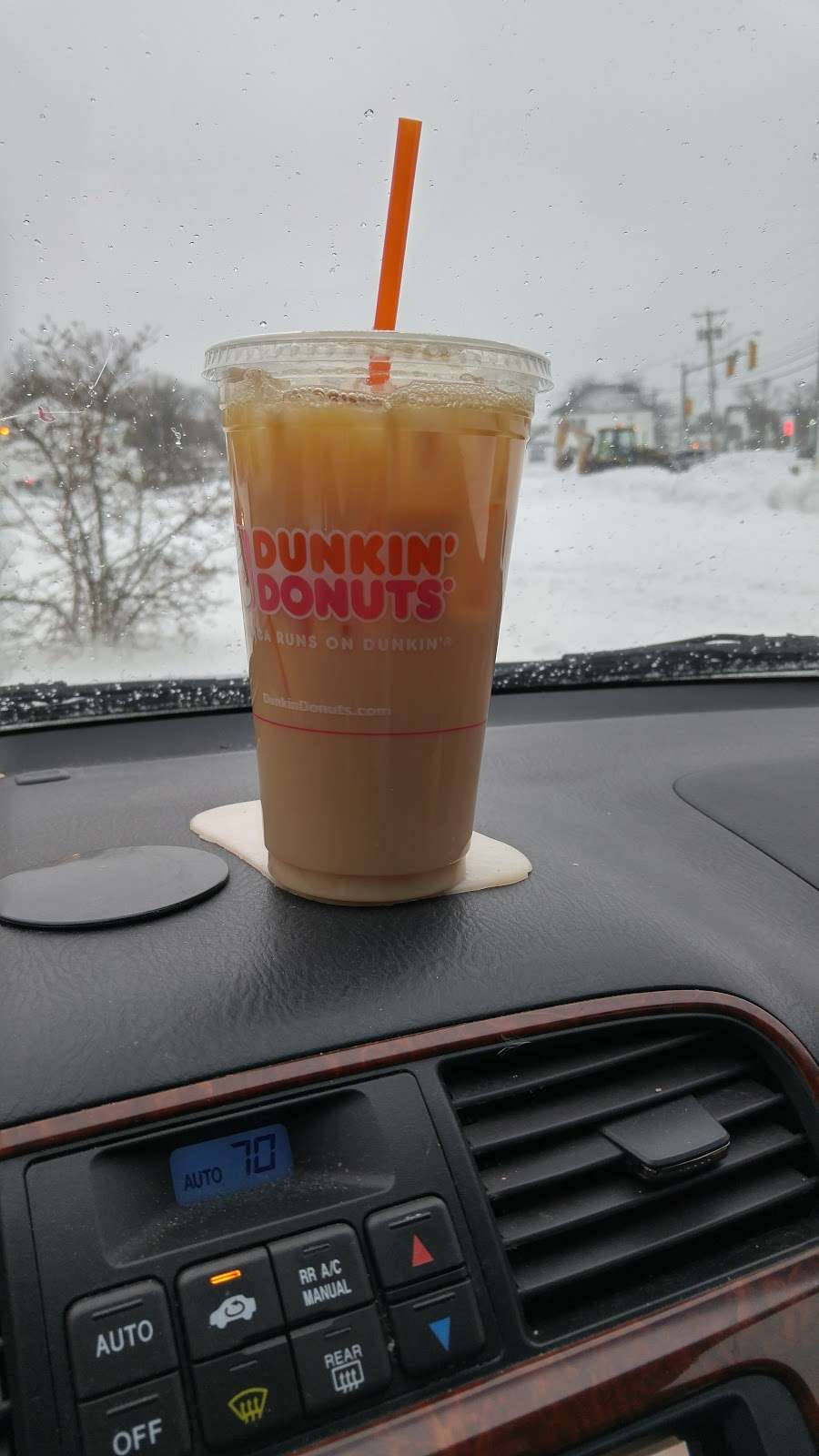 Dunkin | 61 Main St, Salisbury, MA 01952, USA | Phone: (978) 462-1189