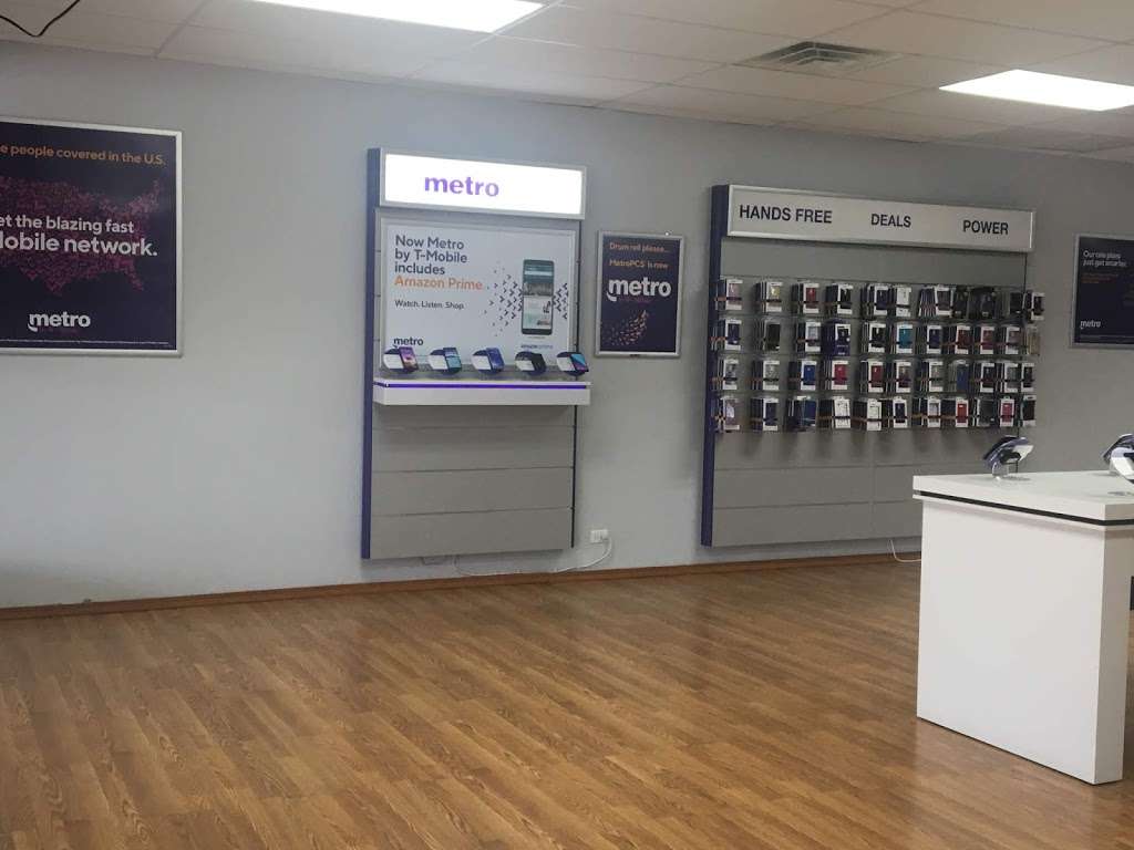 Metro by T-Mobile | 150 S Kennedy Dr unit 5a, Carpentersville, IL 60110 | Phone: (847) 551-5712