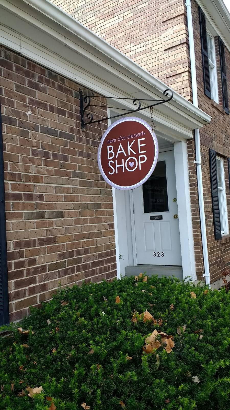 Dear Diva Desserts Bake Shop | 321 N Main St, Columbia, IL 62236, USA | Phone: (618) 281-8771
