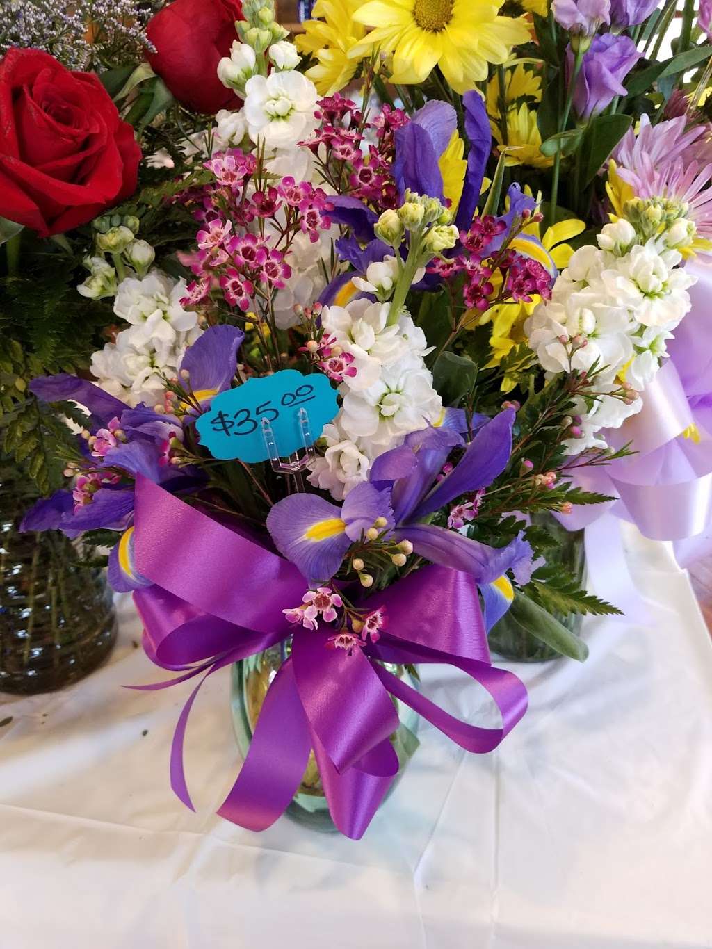 Lauras Florals and Gifts | 121 West 40 Hwy, Odessa, MO 64076, USA | Phone: (816) 230-0202