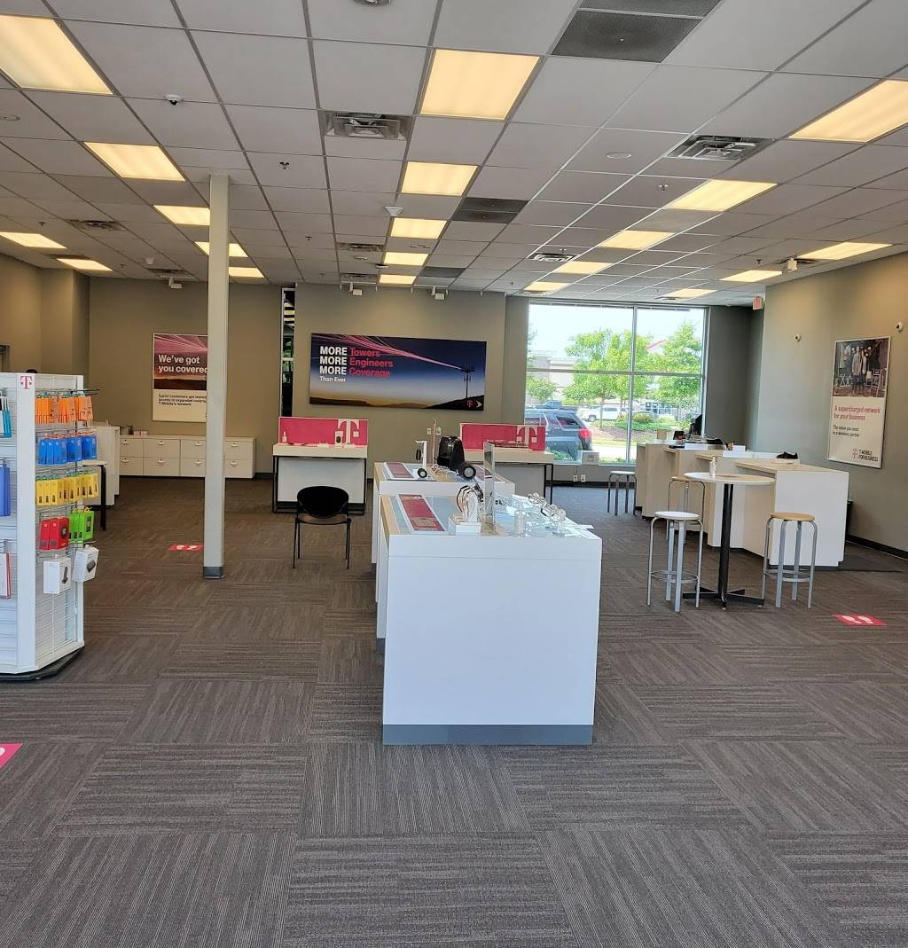 T-Mobile | 189 Grand Hill Pl, Holly Springs, NC 27540, USA | Phone: (919) 577-3000