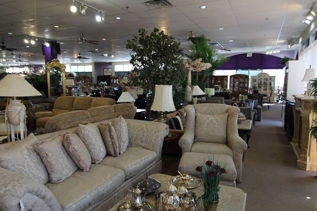 Lynns World Consignment | Furniture & Jewelry Las Vegas | 4995 S Eastern Ave, Las Vegas, NV 89119 | Phone: (702) 597-5966