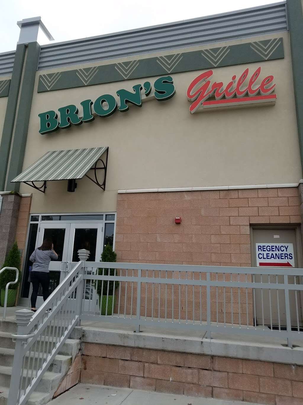 Brions Grille | 10621 Braddock Rd, Fairfax, VA 22032, USA | Phone: (703) 352-7272