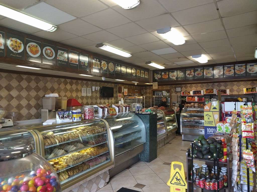 La Excelencia Bakery & Deli | 3 Candlewood Rd, Bay Shore, NY 11706, USA | Phone: (631) 273-1449