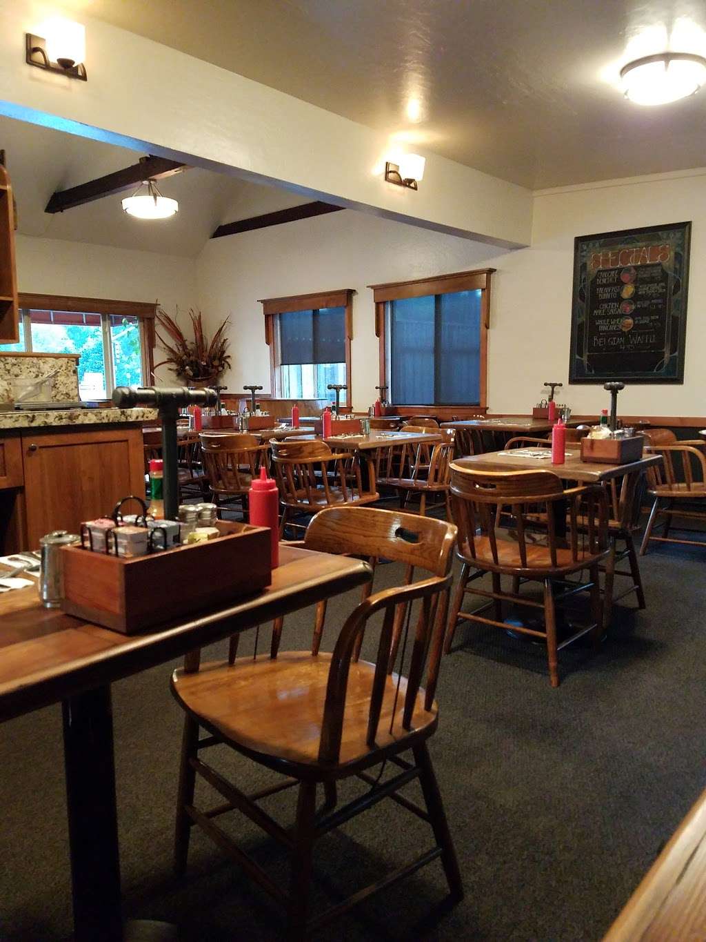 Hanks Creekside Restaurant | 2800 4th St, Santa Rosa, CA 95405, USA | Phone: (707) 575-8839