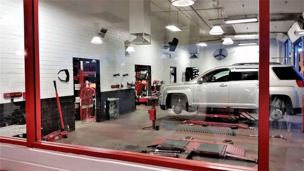 Discount Tire | 10058 N Metro Pkwy W, Phoenix, AZ 85051, USA | Phone: (602) 944-3345