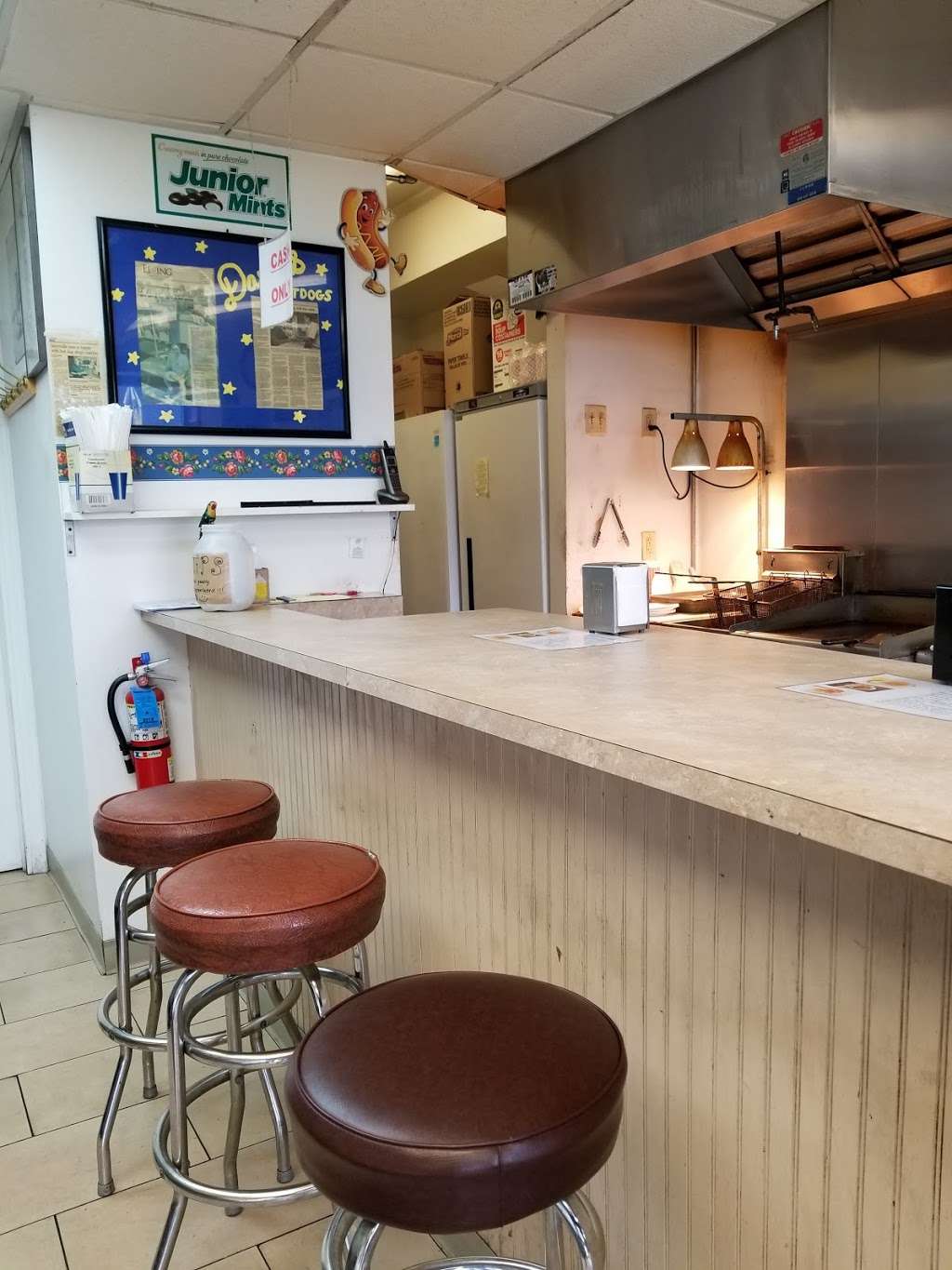 Daves Hot Dogs | 323 S Pine Ave, South Amboy, NJ 08879, USA | Phone: (732) 316-9600