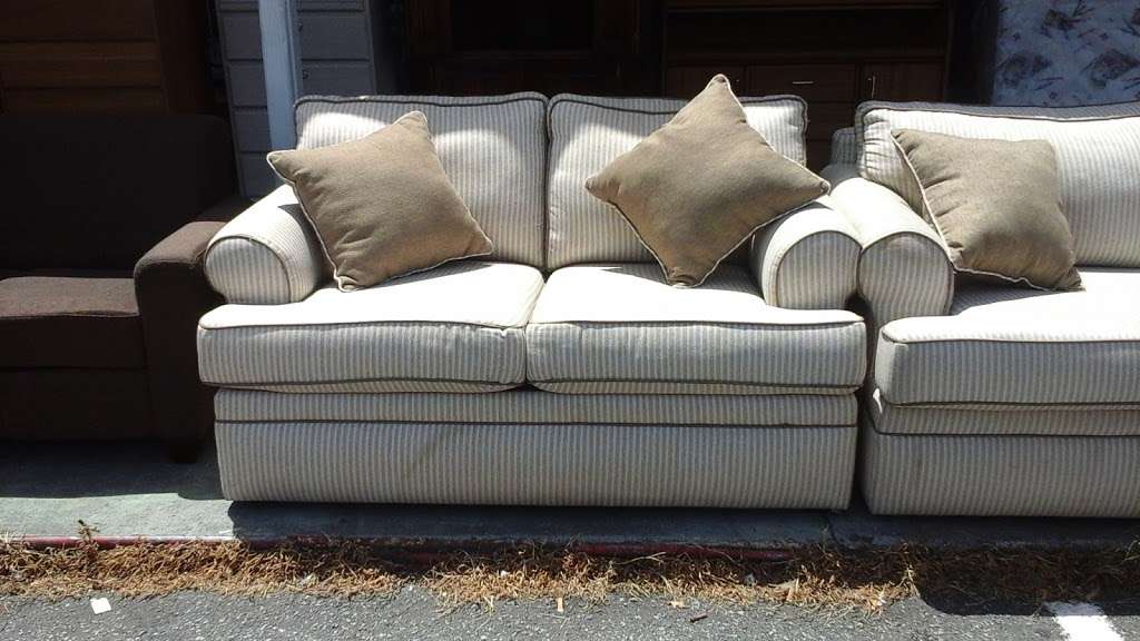 Furniture Kings LLC | 3027 Beatties Ford Rd, Charlotte, NC 28216 | Phone: (704) 954-4838