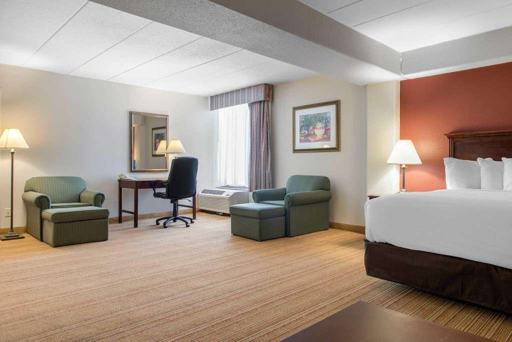 Clarion Hotel Airport | 2500 South High School Road Building A, Indianapolis, IN 46241, USA | Phone: (520) 257-4576