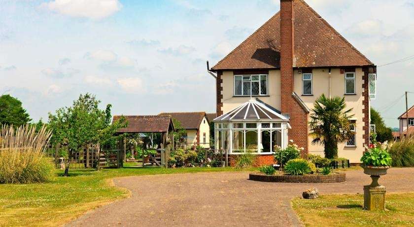 Elmcroft Guest House | Thornwood, Epping CM16 6LX, UK | Phone: 01992 573886