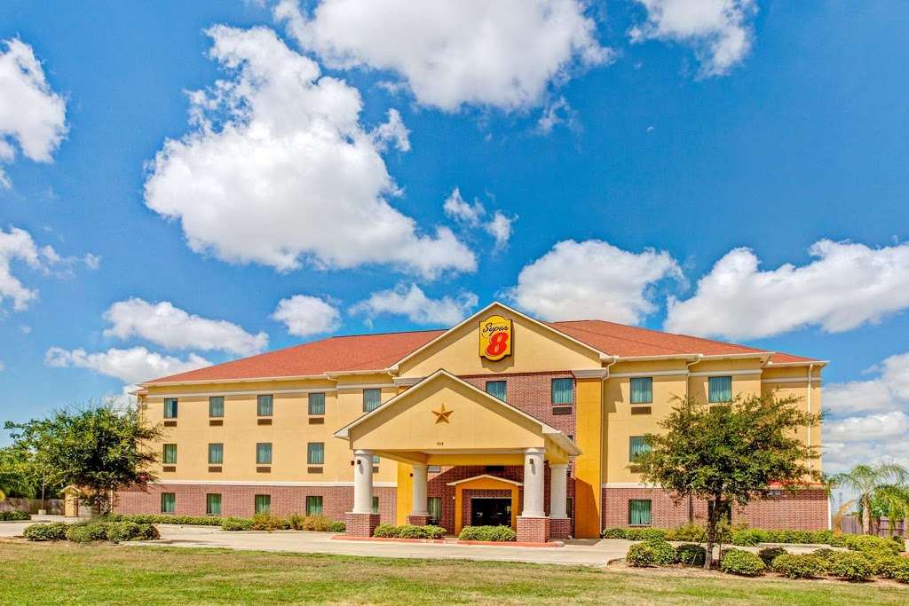 Super 8 by Wyndham LaPorte | 702 Texas 146 S, La Porte, TX 77571, USA | Phone: (281) 941-4033