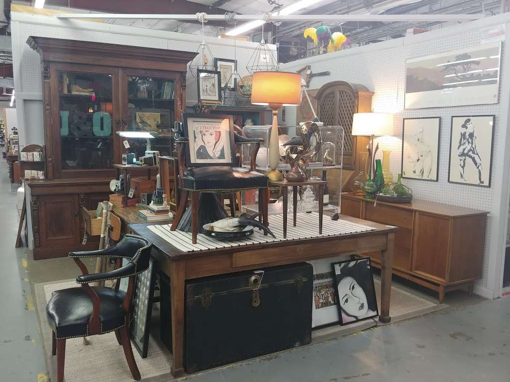 Market Place Antiques W Mall | 10940 Katy Fwy, Houston, TX 77043, USA | Phone: (713) 467-2299