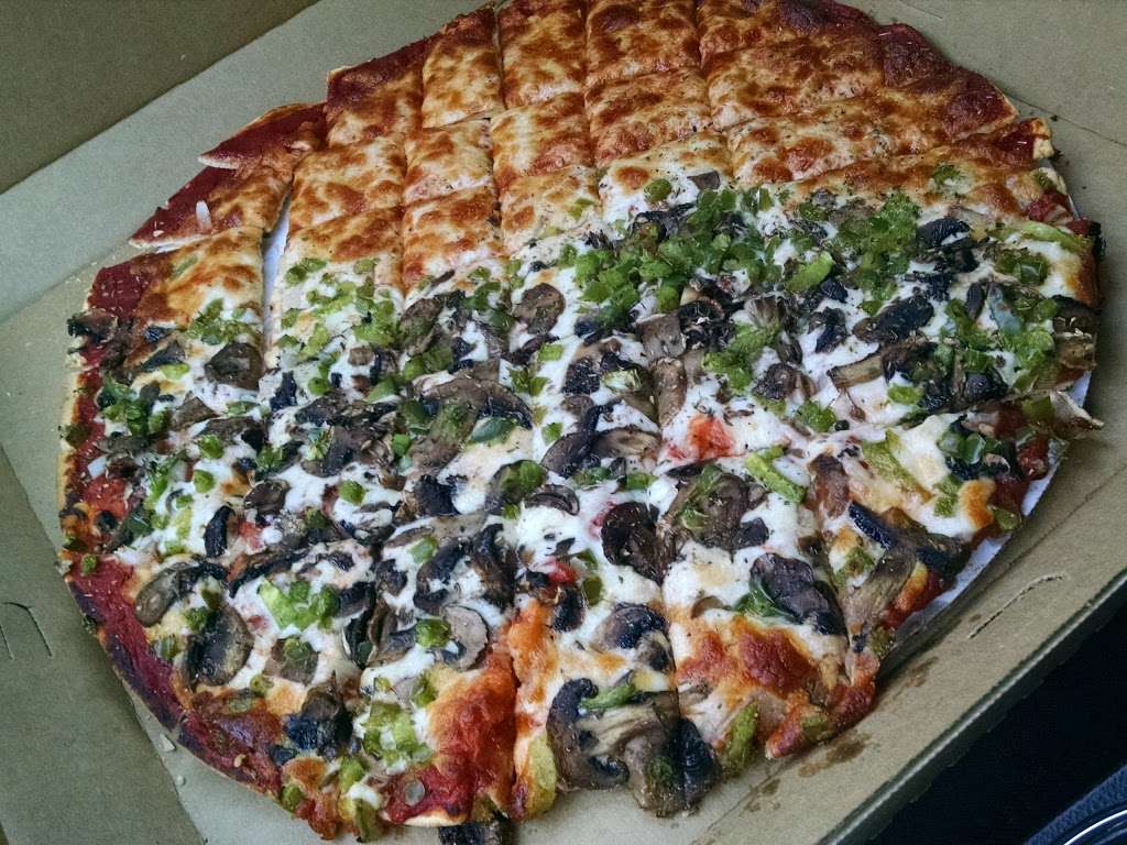 Lucano’s Pizza & Catering | 12778 S Harlem Ave, Palos Heights, IL 60463 | Phone: (708) 361-3330