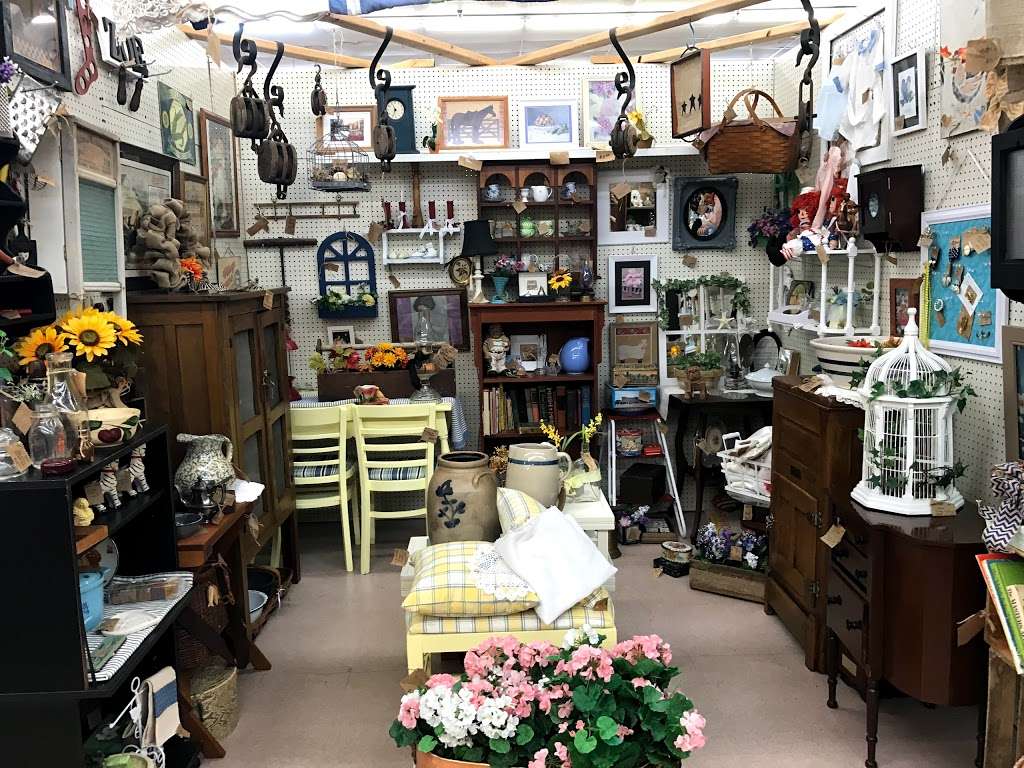 Wildwood Antique Mall of Wildwood | 364 Shopping Center Dr, Wildwood, FL 34785, USA | Phone: (352) 330-2800