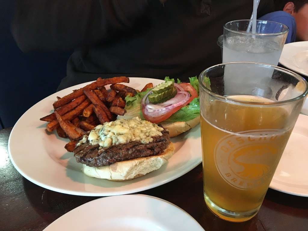 Waterfront Pub & Grill | 408 State Rd 50, Delavan, WI 53115, USA | Phone: (262) 728-4700