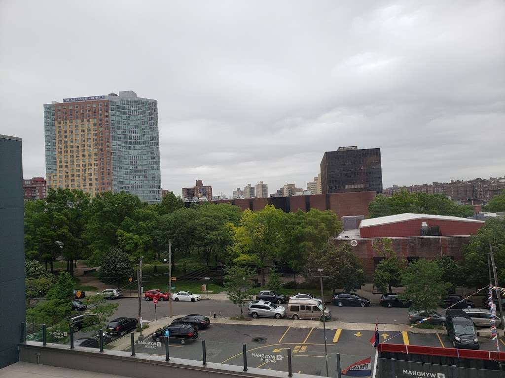 Wyndham Garden LaGuardia South | 61-18 93rd St, Rego Park, NY 11374, USA | Phone: (718) 261-9400