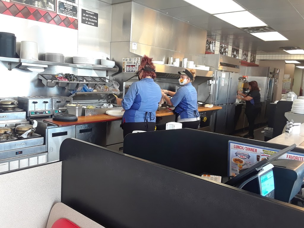 Waffle House | 10563 Dixie Hwy, Louisville, KY 40272, USA | Phone: (502) 995-5644