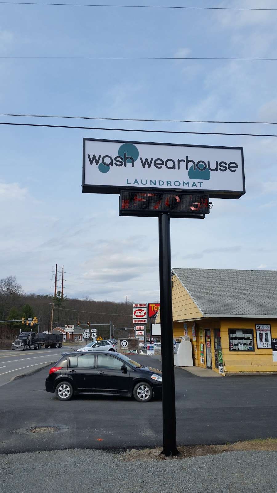 Wash Wearhouse Laundromat | 44 Welwood Ave, Hawley, PA 18428, USA | Phone: (570) 390-7577