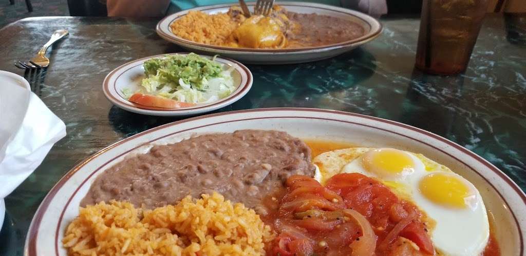 Las Flores Mexican Restaurant Inc | 5903 Commerce St, Wallis, TX 77485, USA | Phone: (979) 478-2909