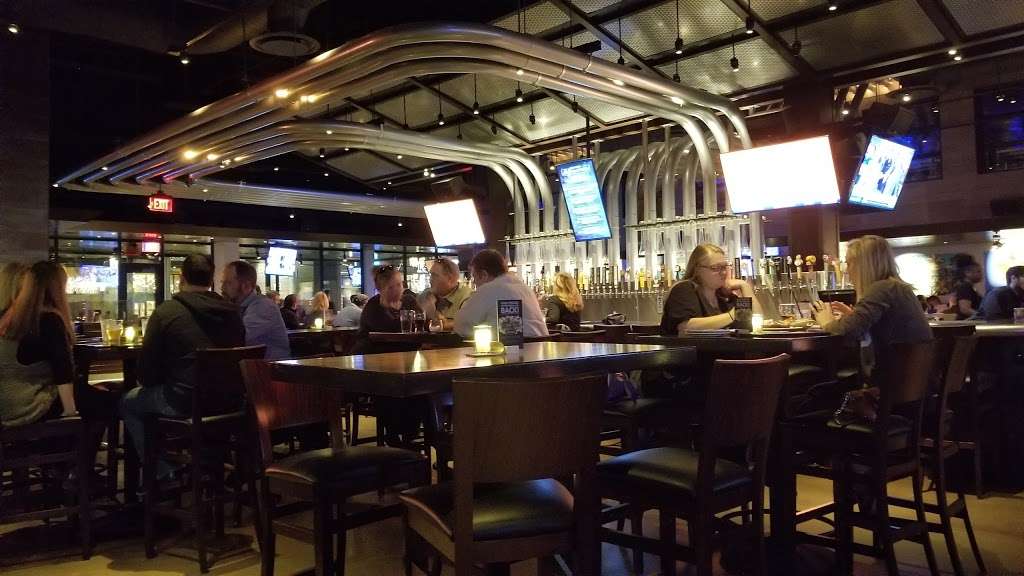 Yard House | 700 Baybrook Mall space d-126, Friendswood, TX 77546, USA | Phone: (281) 282-9273