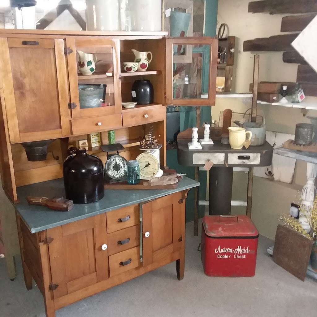 Rags to Vintage Antiques | 4760 IL-173, Poplar Grove, IL 61065 | Phone: (815) 608-2262