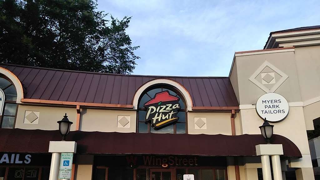 Pizza Hut | 901 S Kings Dr, Charlotte, NC 28204 | Phone: (704) 377-7006