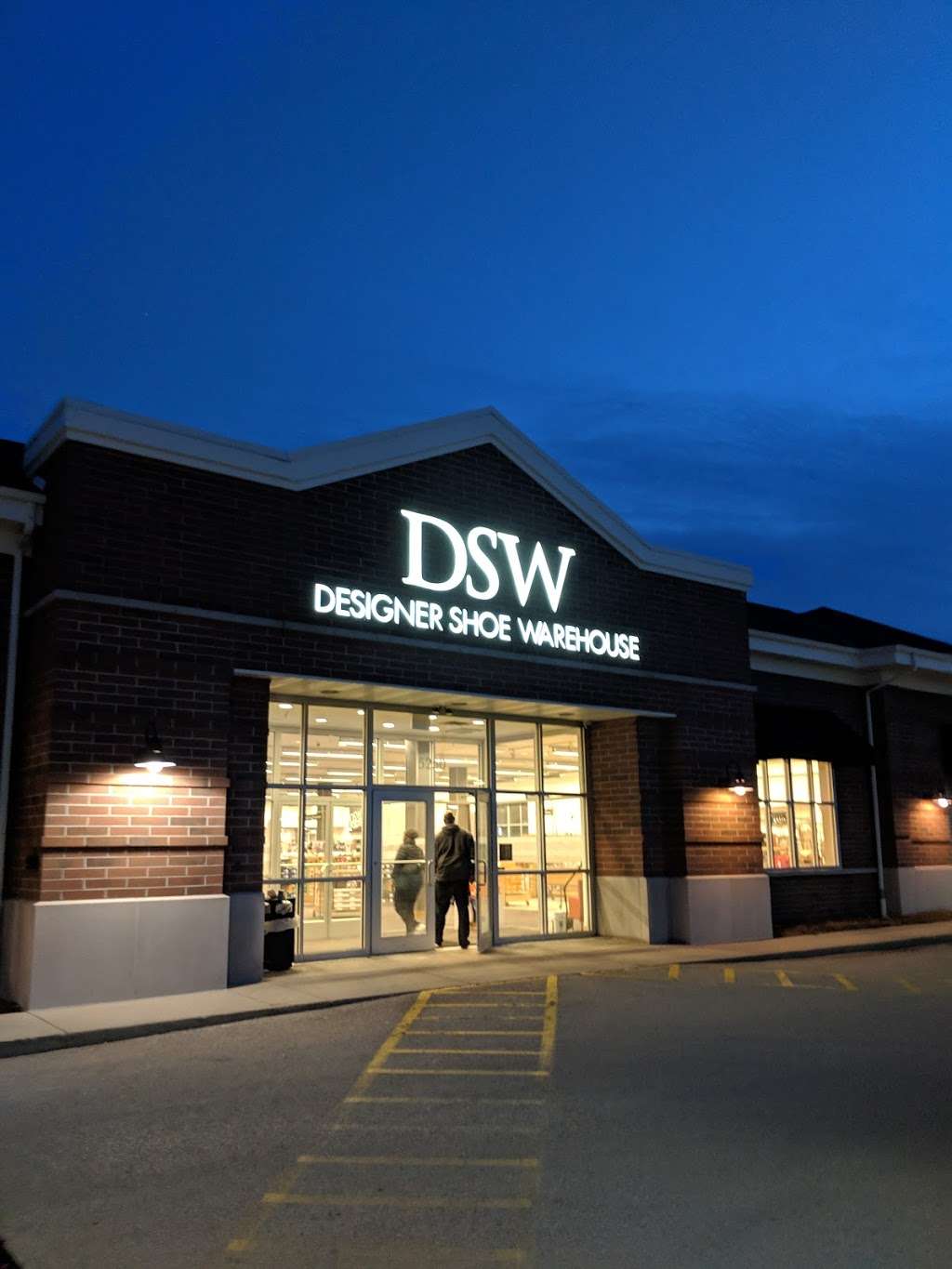 closest dsw shoe store to my location