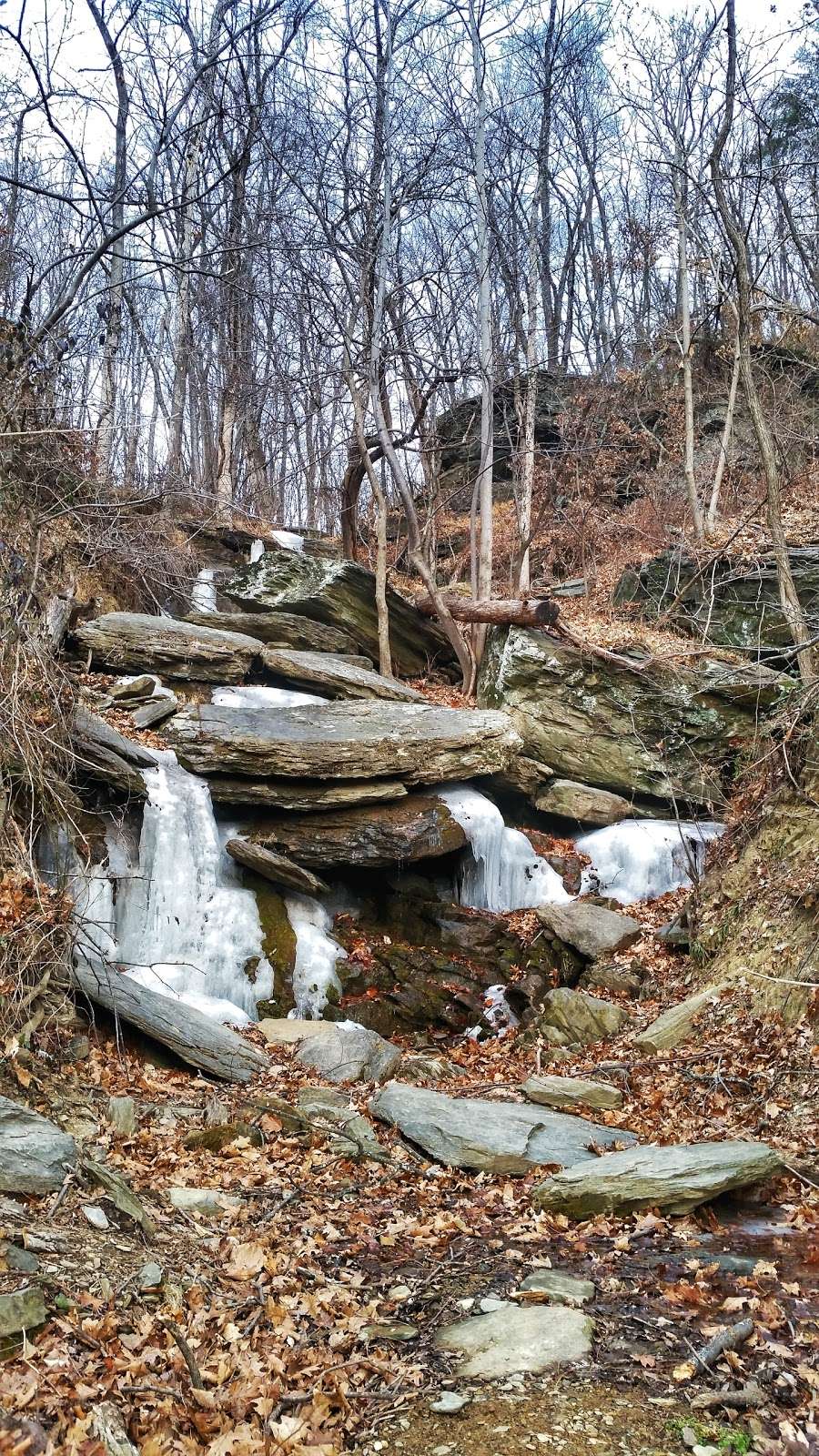 Maryland Heights Trailhead | 489-551 Harpers Ferry Rd, Knoxville, MD 21758, USA