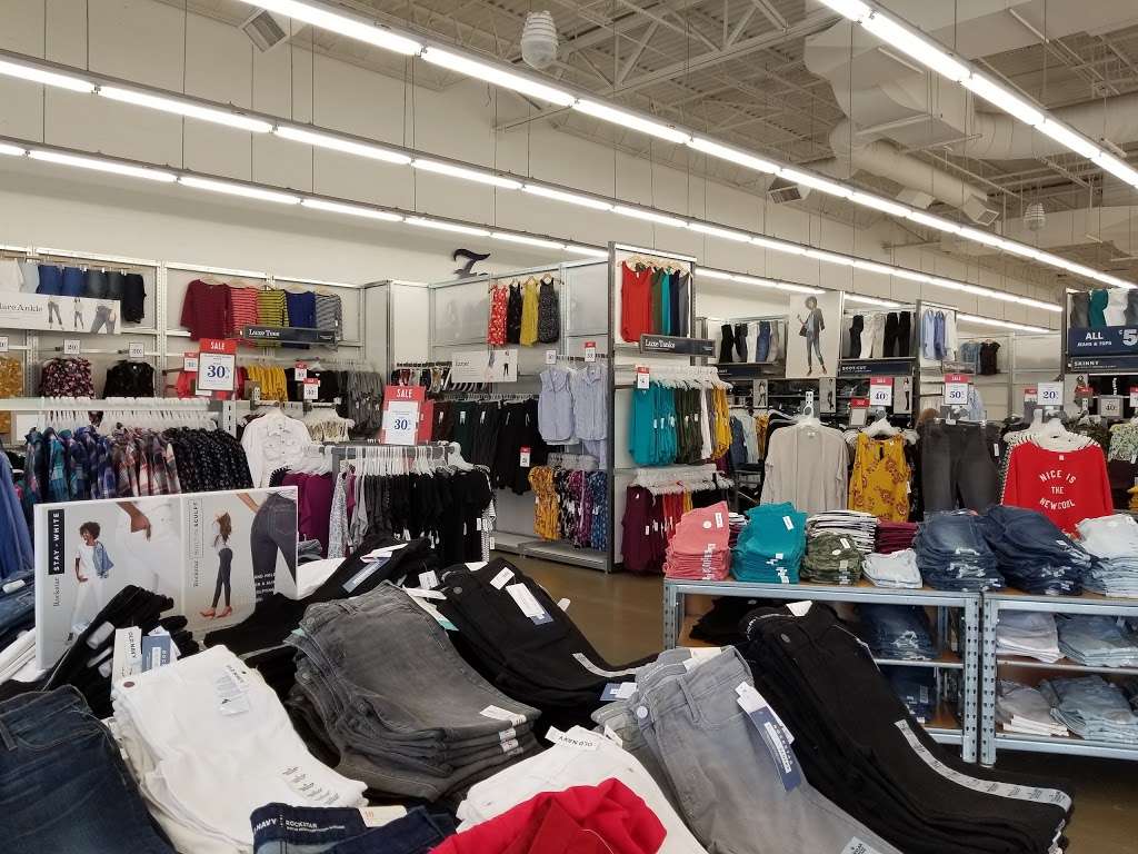 Old Navy | 6711 Frontier Dr, Springfield, VA 22150, USA | Phone: (703) 921-1882