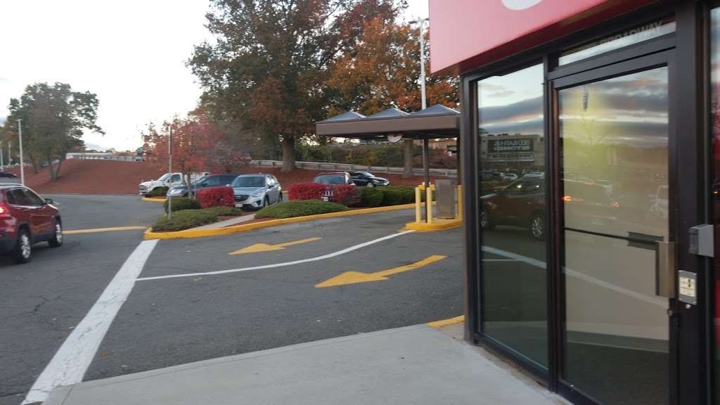 Santander Bank And ATM | 323 Broadway, Lynnfield, MA 01940, USA | Phone: (781) 231-0008