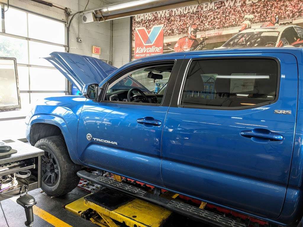 Valvoline Instant Oil Change | 286 E Round Grove Rd, Lewisville, TX 75067, USA | Phone: (972) 315-8161