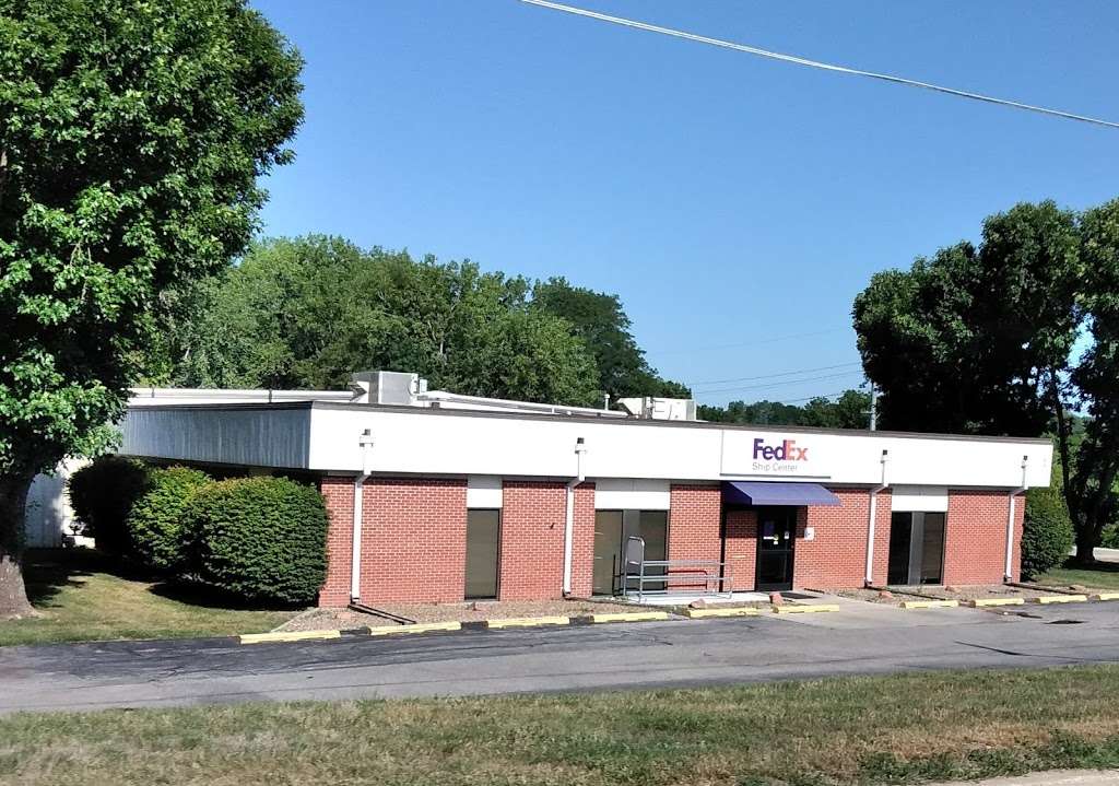 FedEx Ship Center | 4811 Easton Rd, St Joseph, MO 64503, USA | Phone: (800) 463-3339