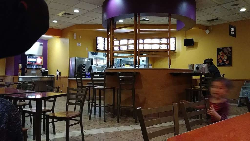 Taco Bell | 15140 Summit Ave, Fontana, CA 92336, USA | Phone: (909) 899-6440