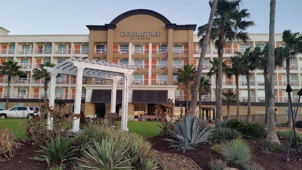 DoubleTree by Hilton Hotel Galveston Beach | 1702 Seawall Blvd, Galveston, TX 77550, USA | Phone: (409) 762-4141