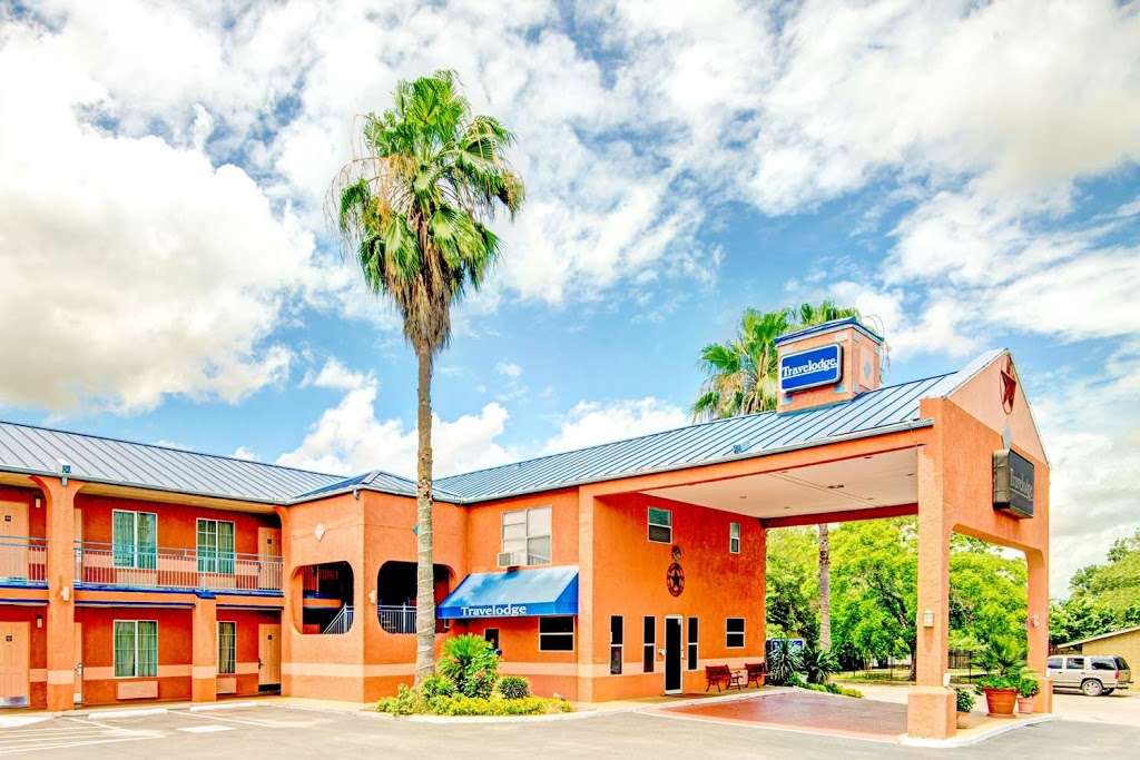 Travelodge by Wyndham San Antonio Lackland A F B | 120 Rustleaf Dr, San Antonio, TX 78242, USA | Phone: (210) 645-1561