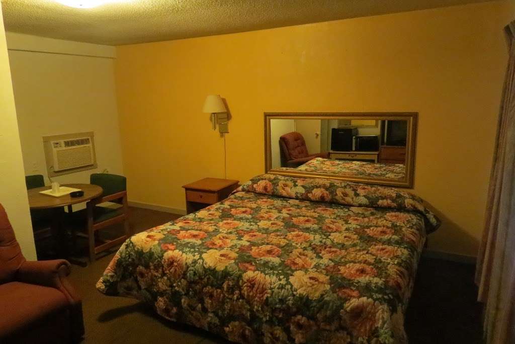 Frontier Motel | 12015 E State Rte 350, Kansas City, MO 64138 | Phone: (816) 356-8340