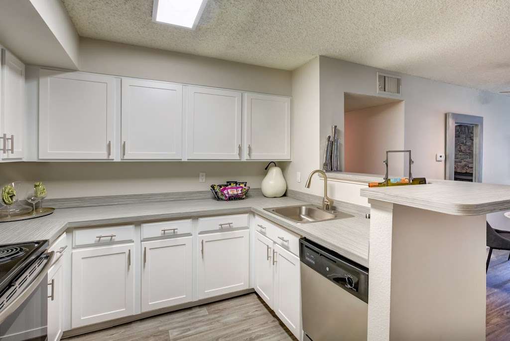 The Hamptons Apartments | 8507 W Hampden Ave, Lakewood, CO 80227 | Phone: (303) 985-0123