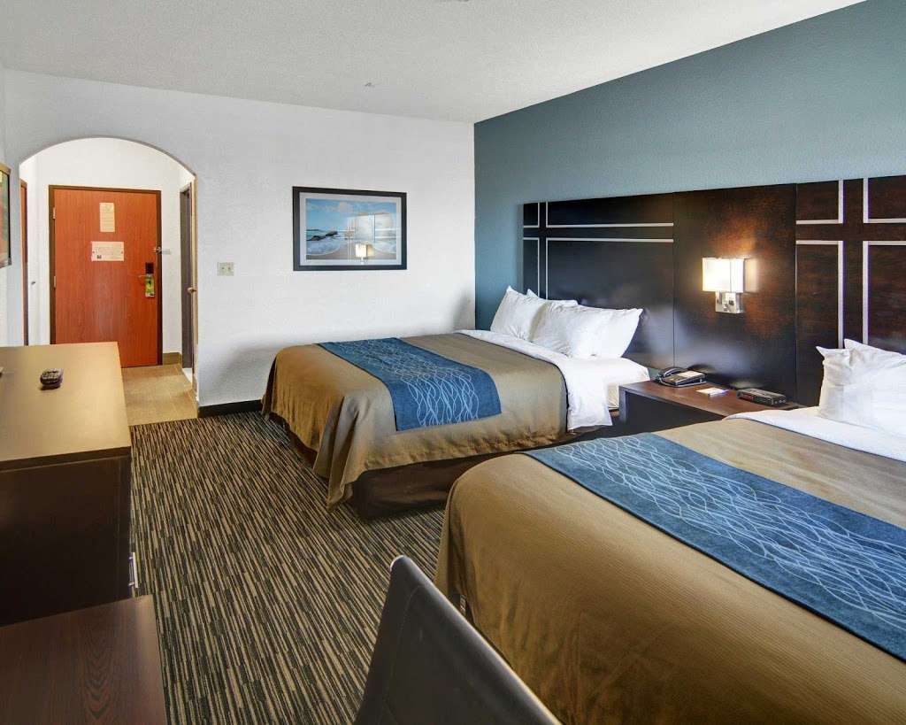 Comfort Inn & Suites Beachfront | 6302 Seawall Blvd, Galveston, TX 77551, USA | Phone: (409) 741-8888