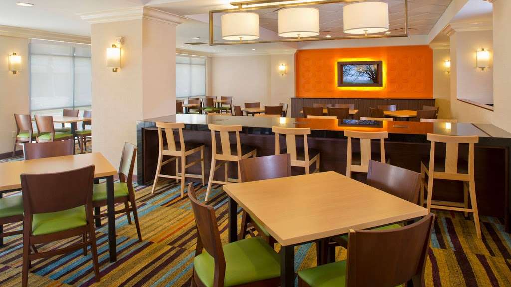 Fairfield Inn & Suites by Marriott Orlando Lake Buena Vista in t | 8615 Vineland Ave, Orlando, FL 32821 | Phone: (407) 938-9001